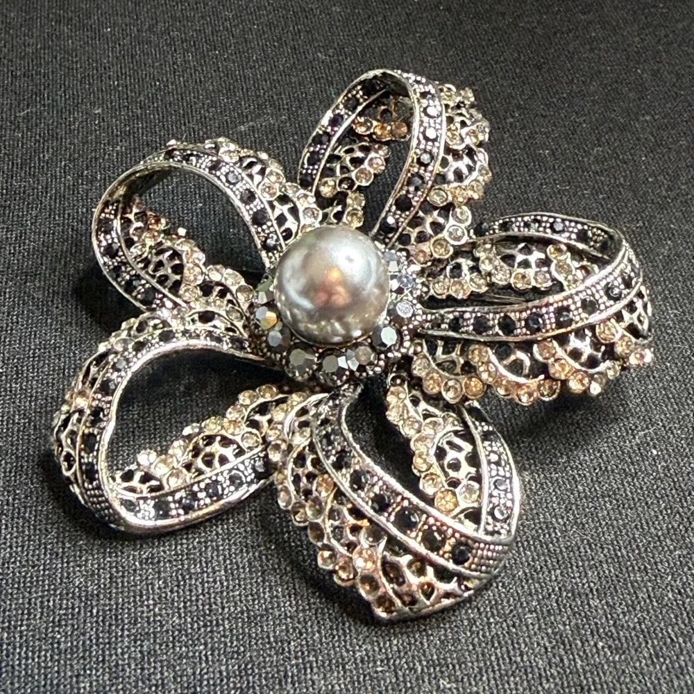 Sparkling Crystal Flower Brooch‎ Pearl Center Silver Tone Statement Pin